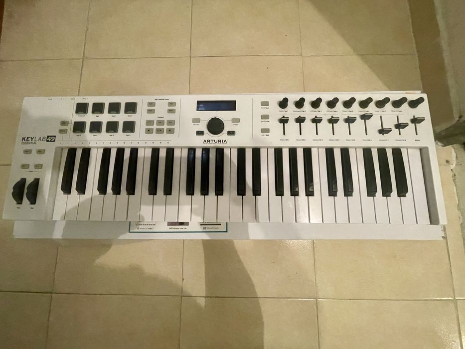 Teclado Midi Arturia KEYLAB ESSENTIAL 49