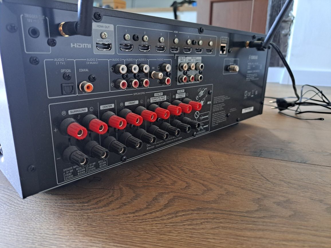 Amplituner kina yamaha Rx-V6A