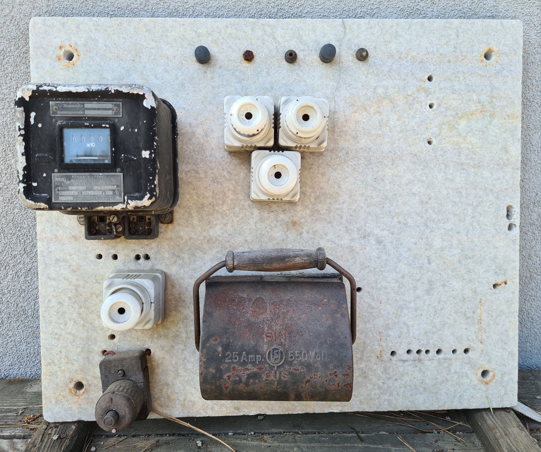 Stara tablica elektryczna zegar przełącznik