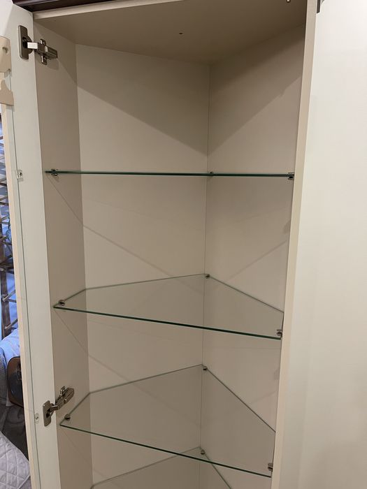 Вітрина кутова, в гарному стані. Самовивіз м.Львів