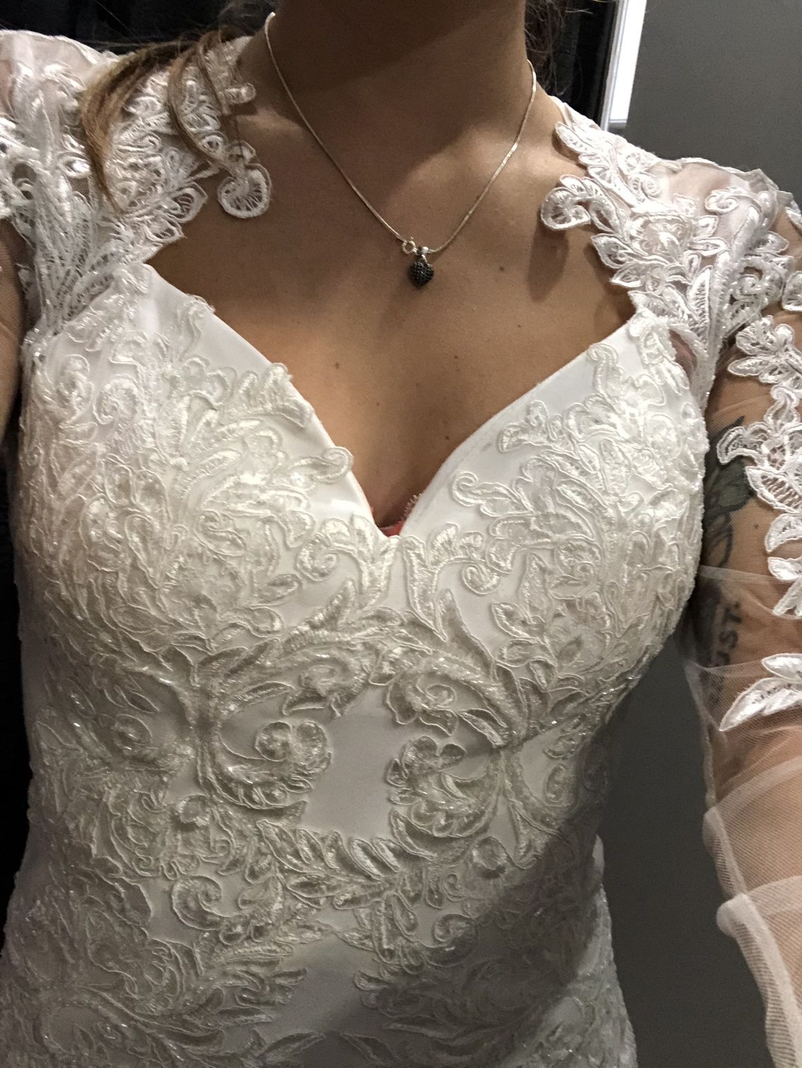 Suknia ślubna z koronkami