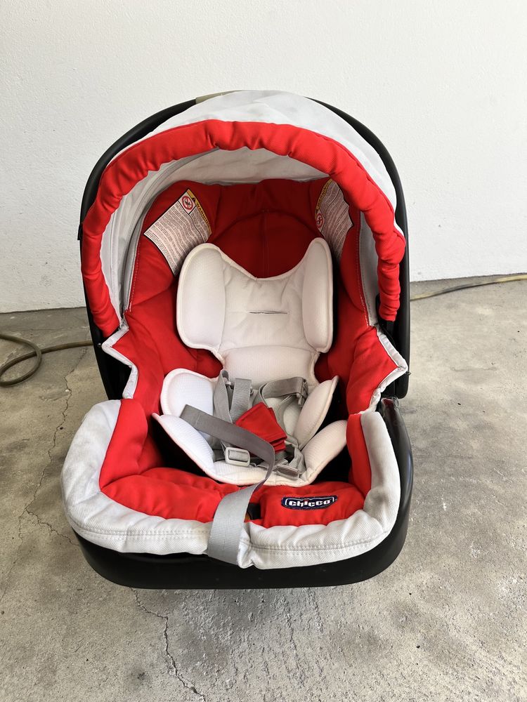 Carrinho de passeio e ovo da Chicco