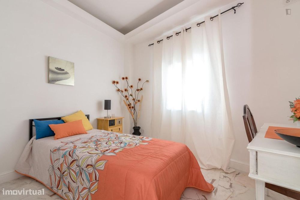49508 - Quarto com cama de solteiro em...