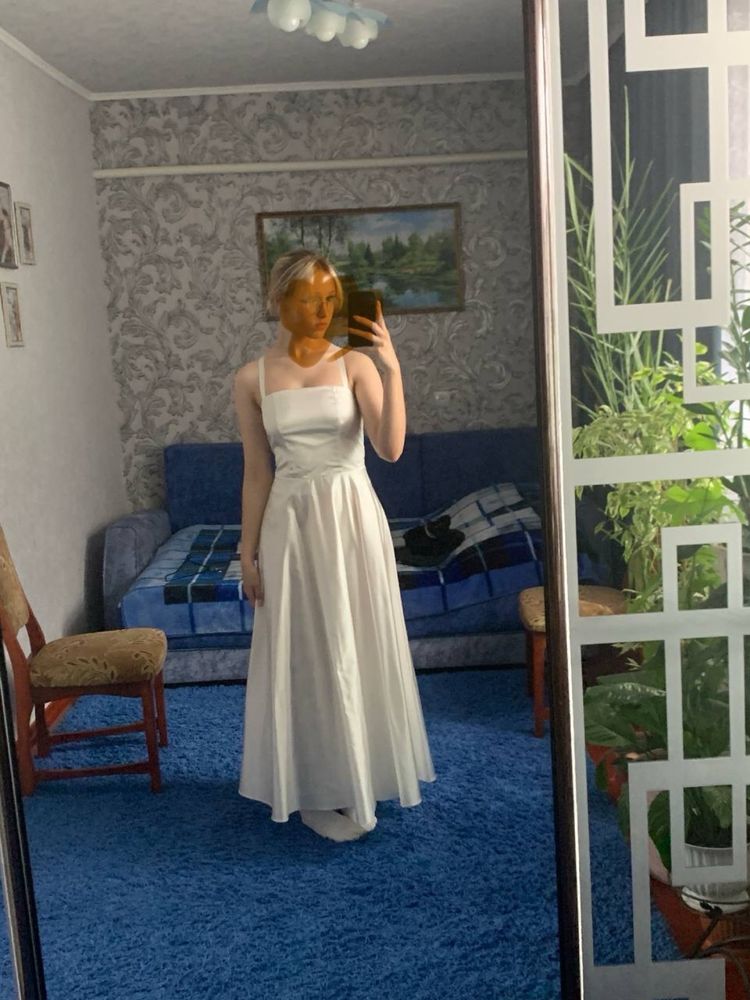Сукня біла святкова
