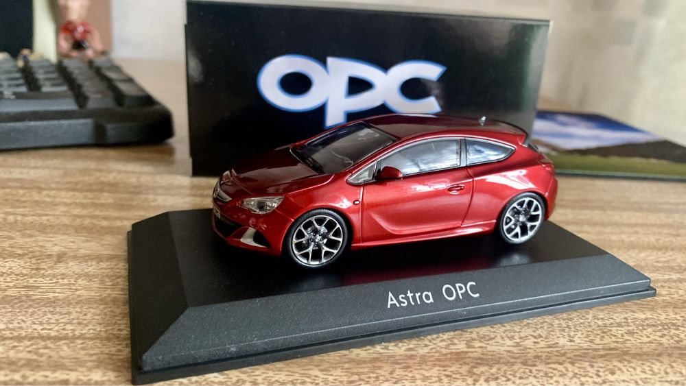 1:43 Opel Astra J OPC (Motorart) не Autoart не Kyosho не Minichamps