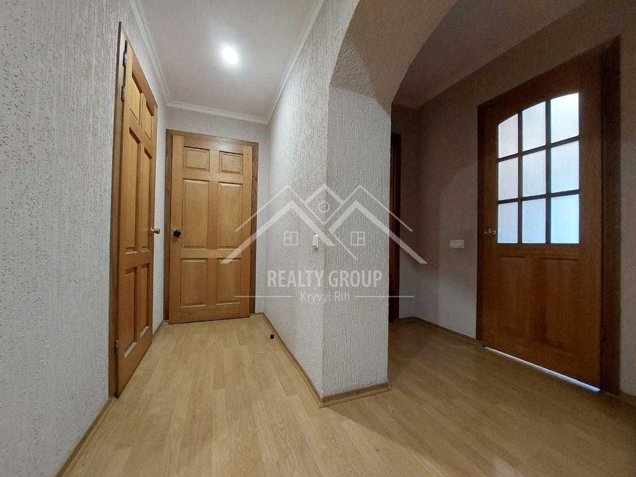 Продаж 4к з меблями та технікою у ЦМ р-ні поряд із парком Мершавцева
