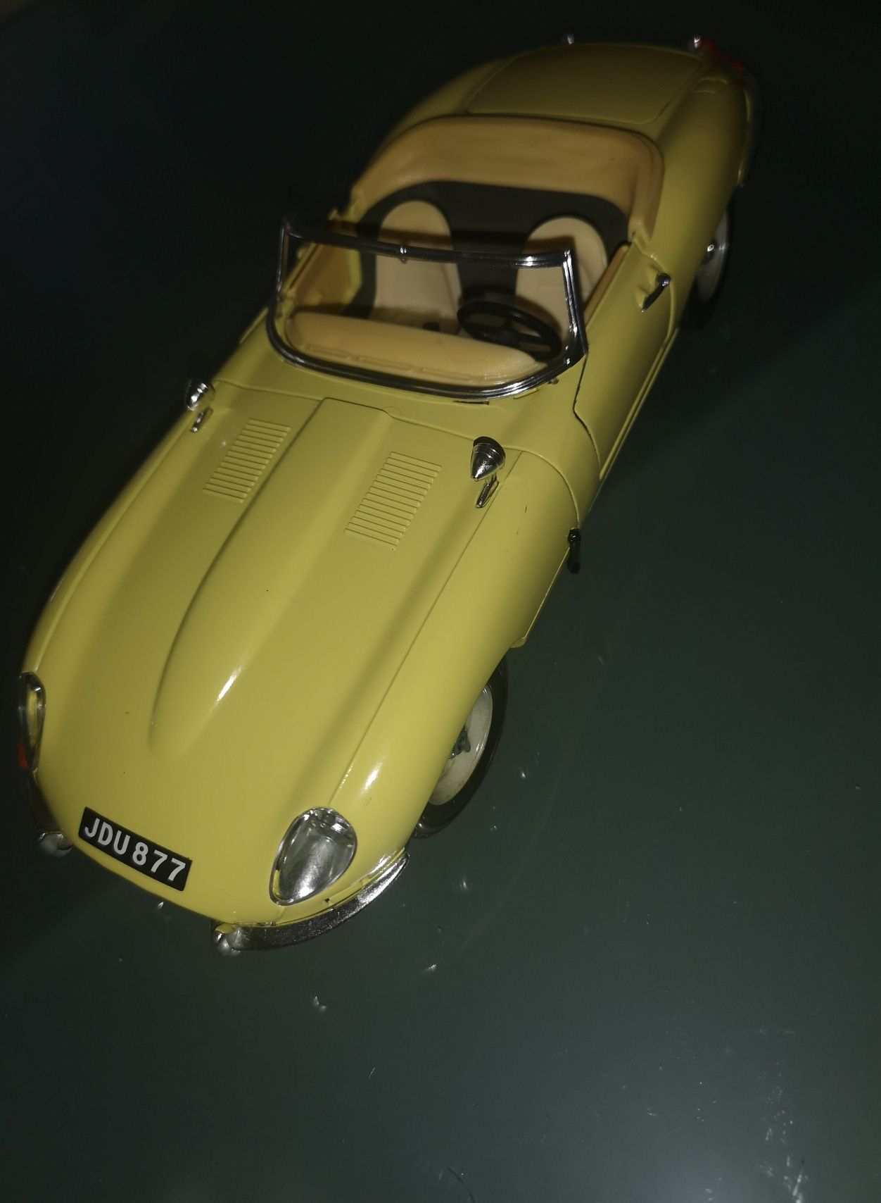 Jaguar e-type Cabriolet 1961 1:18