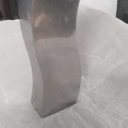 Jarra em metal prateado