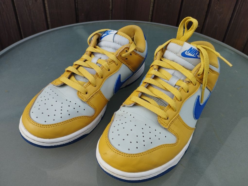 Sneakersy młodzieżowe Nike 39