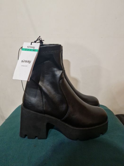 Noww Sinsay buty na obcasie roz,40,buty za kostkę skóra