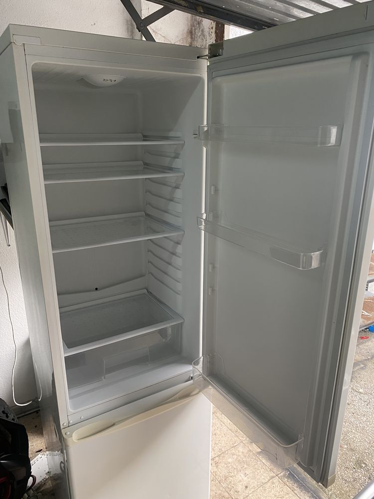 Frigorífico combinado jocel A+ ótimo funcionamento ( entrega incluída)
