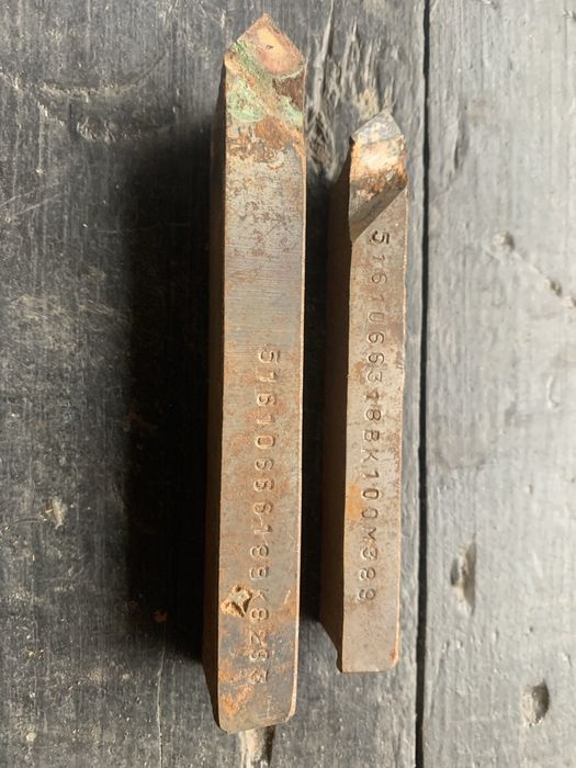 Різець токарний з пластиною з твердого сплаву ВК8, T15K6