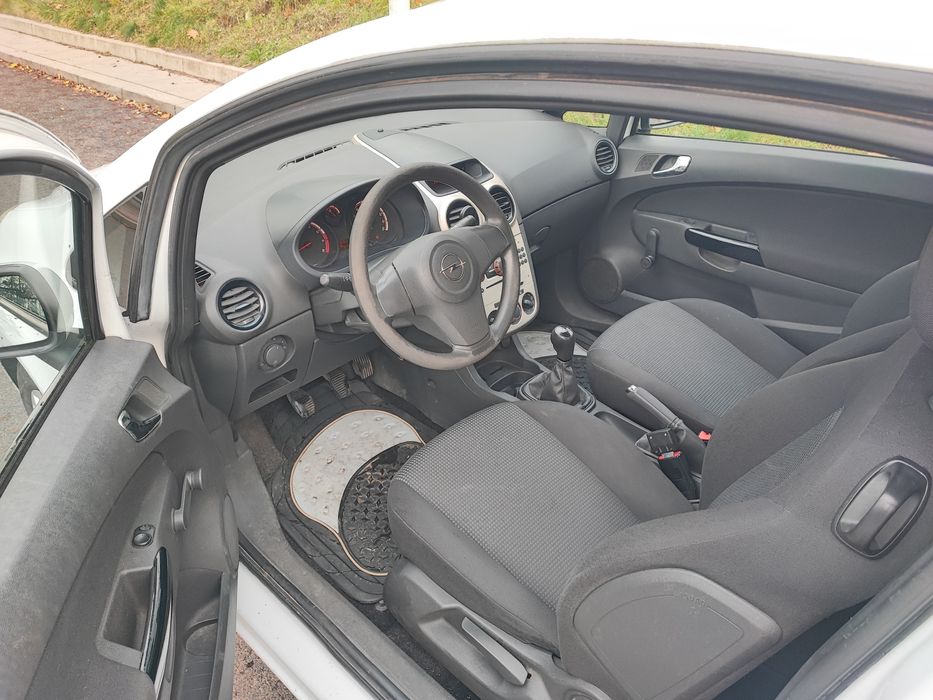 Opel Corsa D 1,0 benzyna 2009 rok zarejestr hak