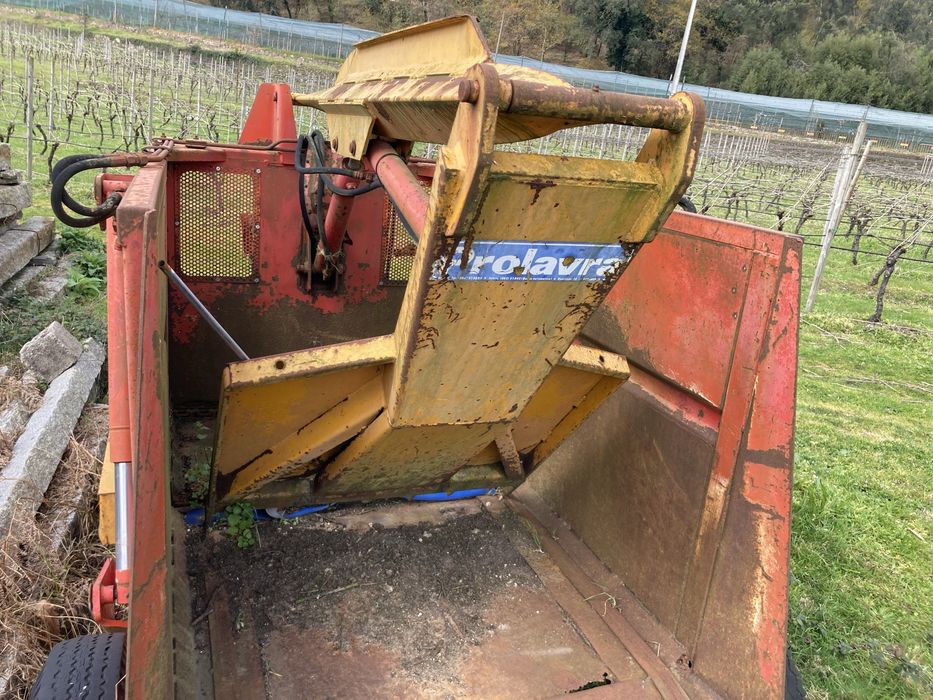 Distribuidor estrume ,desensilador. Distribui lateralmen,