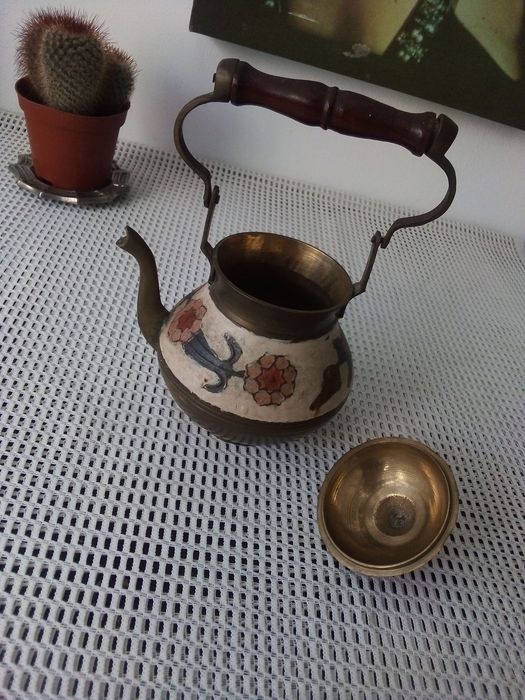 Chaleira em latão com pintura à mão
