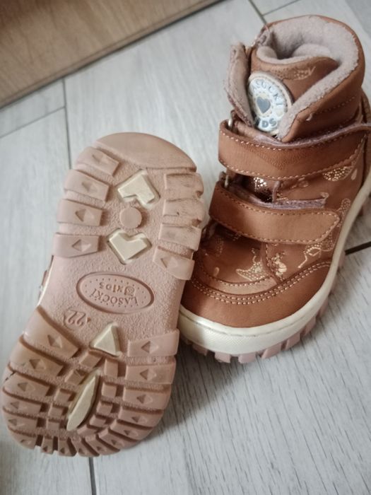 Sprzedam buty na dziewczynkę jesienie