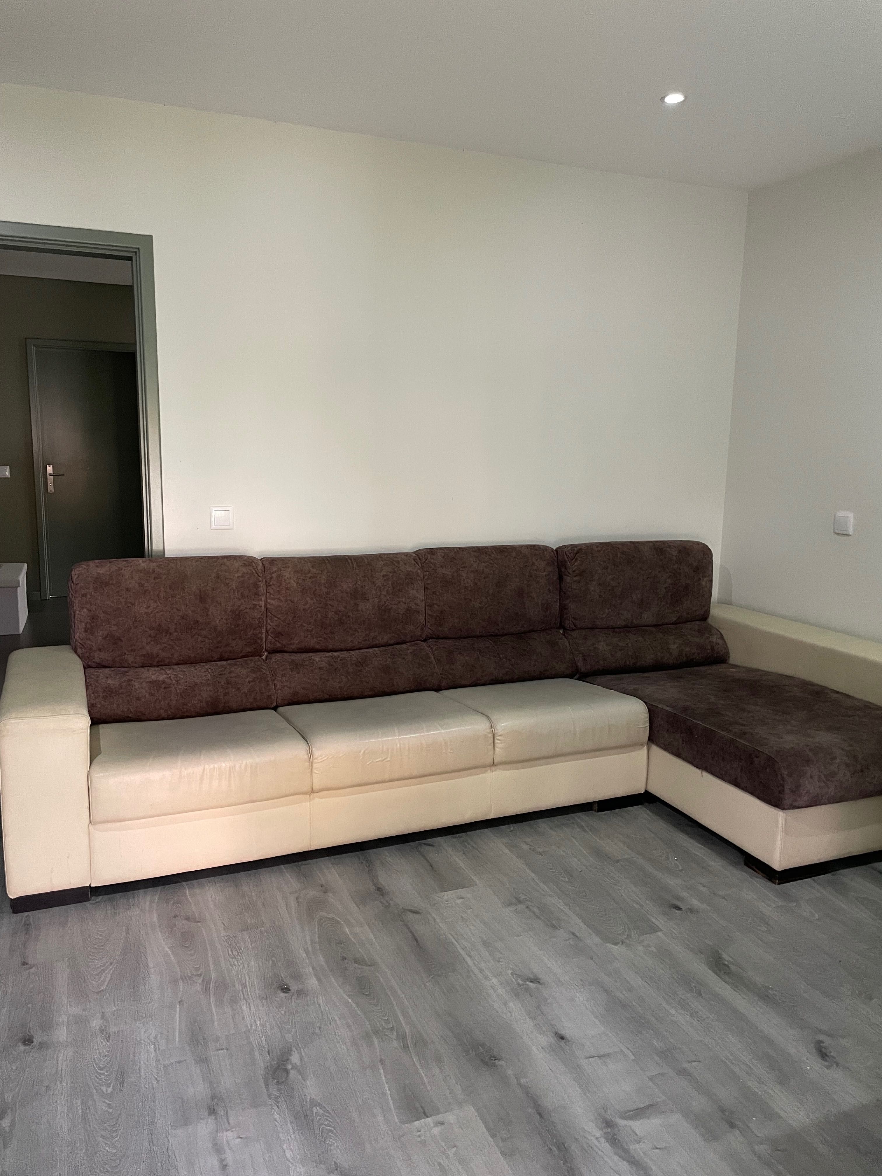 Sofá com chaise longue