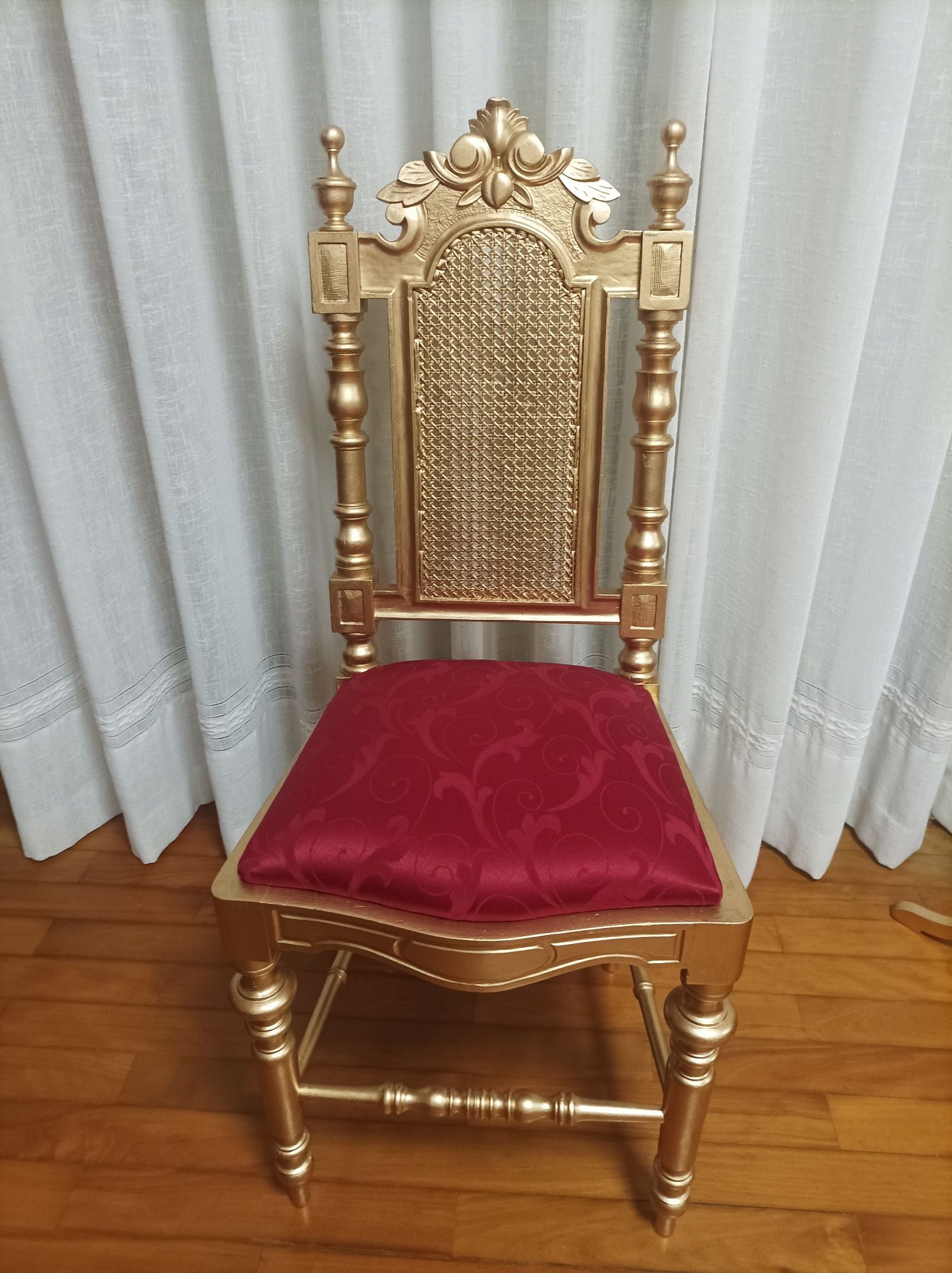 Conjunto centenário restaurado acabamento em ouro velho.