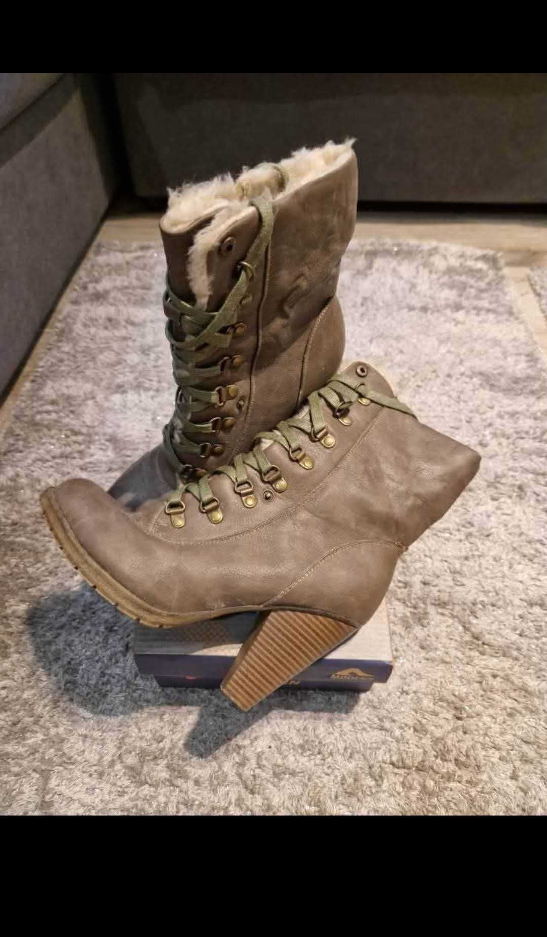Vendo botas da natura tam 38 como novas e sapatos tam 38 em bom estado