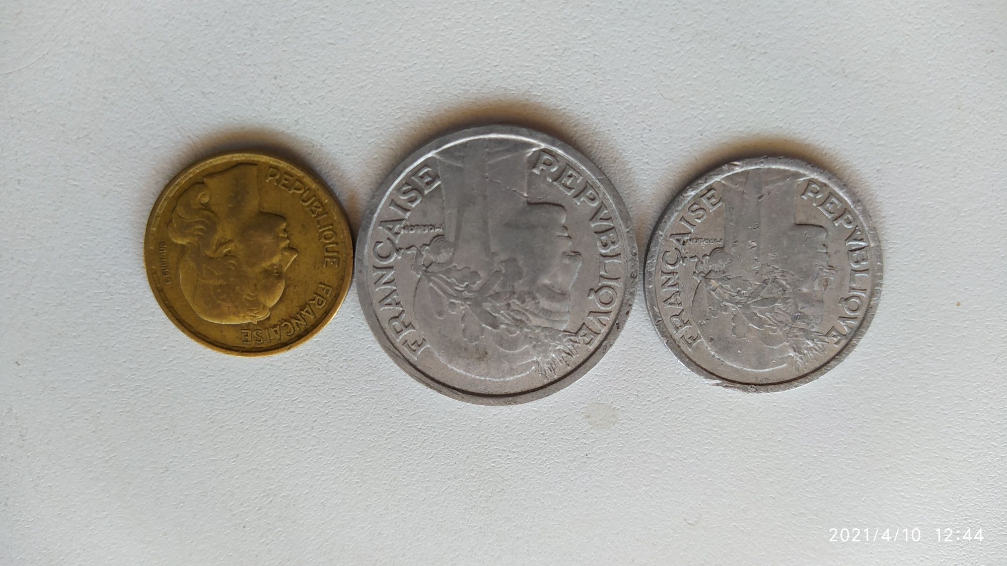 Продам  Монеты 1 Франк 2 Франка..10 Франков  Франция  1948--1952 г