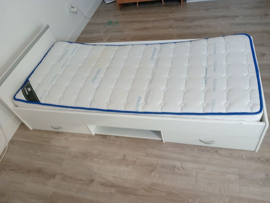 Cama de solteiro com colchão