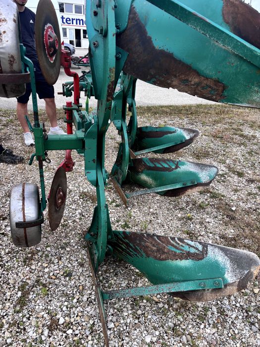 Оборотний плуг , плуг трьохкорпусний оборотний