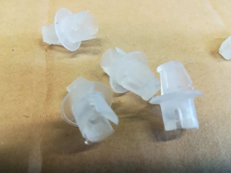 Fiat 126p uchwyty mocowania lamp przednich komplet