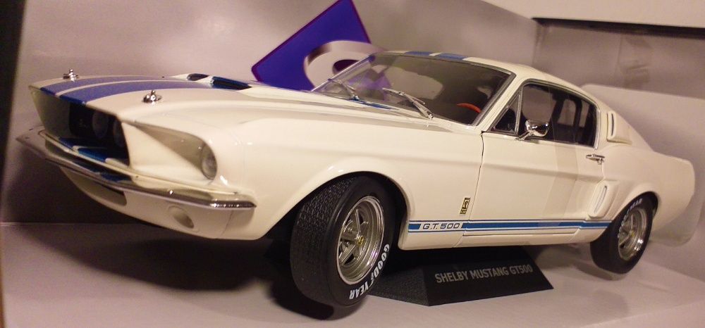 1/18 Ford Mustang GT500 - Solido