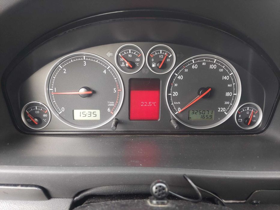 Volkswagen Sharan 1.9 Tdi 115cv – 7 lugares - Ano 2000