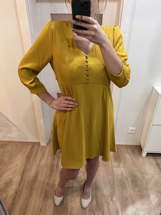 Musztardowa mini z guzikami Reserved 42