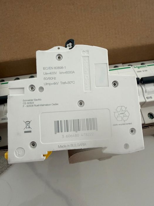 Zestaw Schneider 3p 16a biezpiecznik cena za  opakowanie