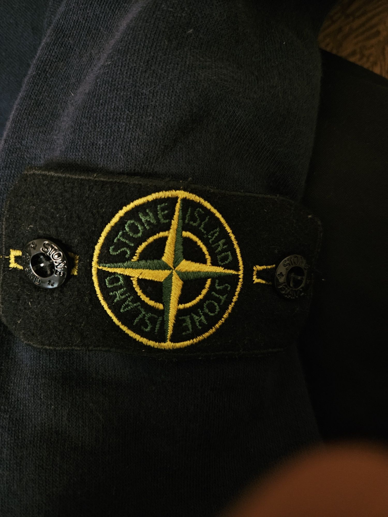 Продам свитшот stone island
