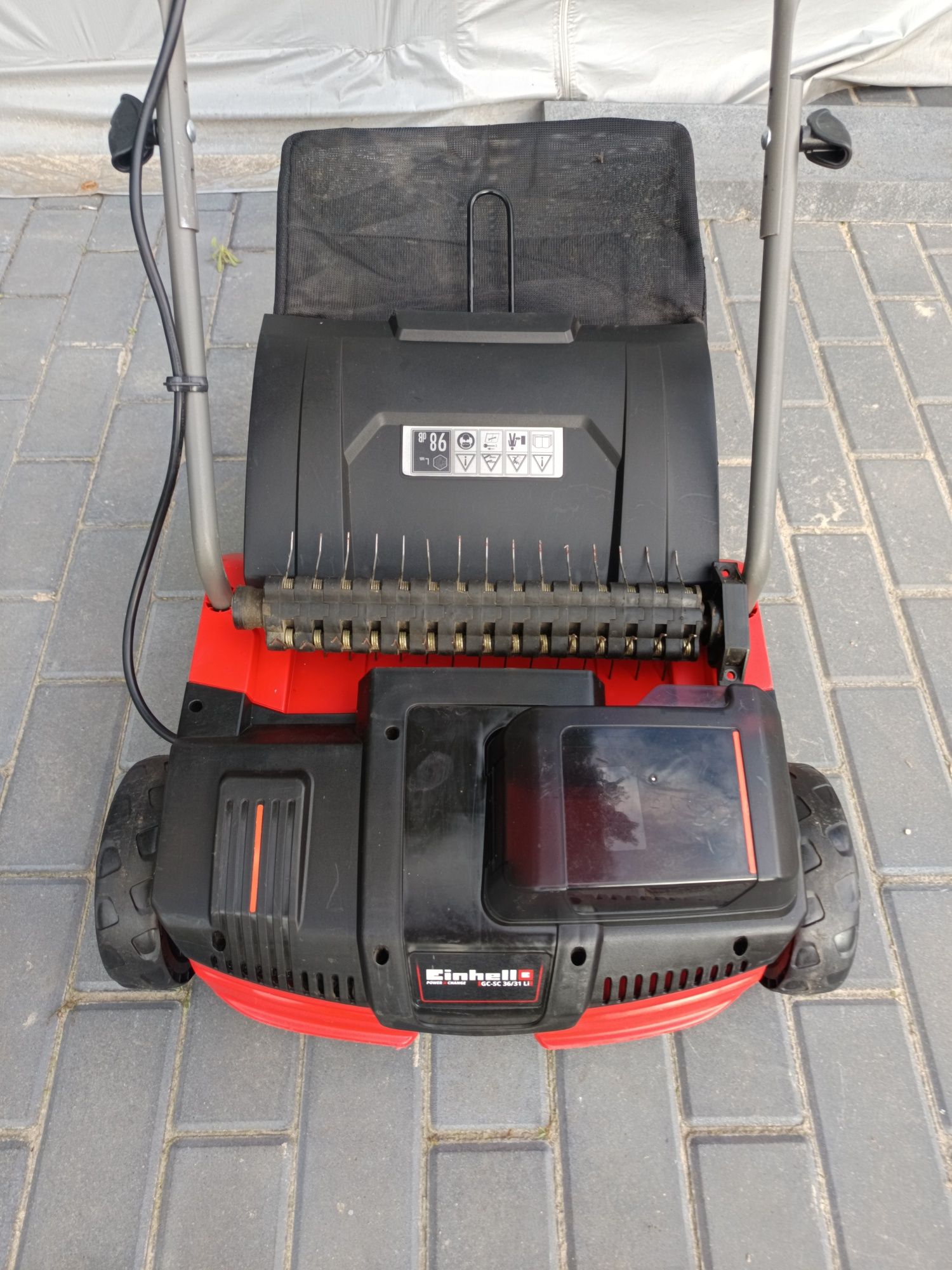 Akumulatorowy wertykulator Einhell GC-SC 36/31 Li SOLO