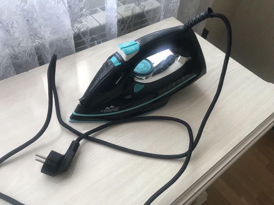 Утюг Monte в робочому стані