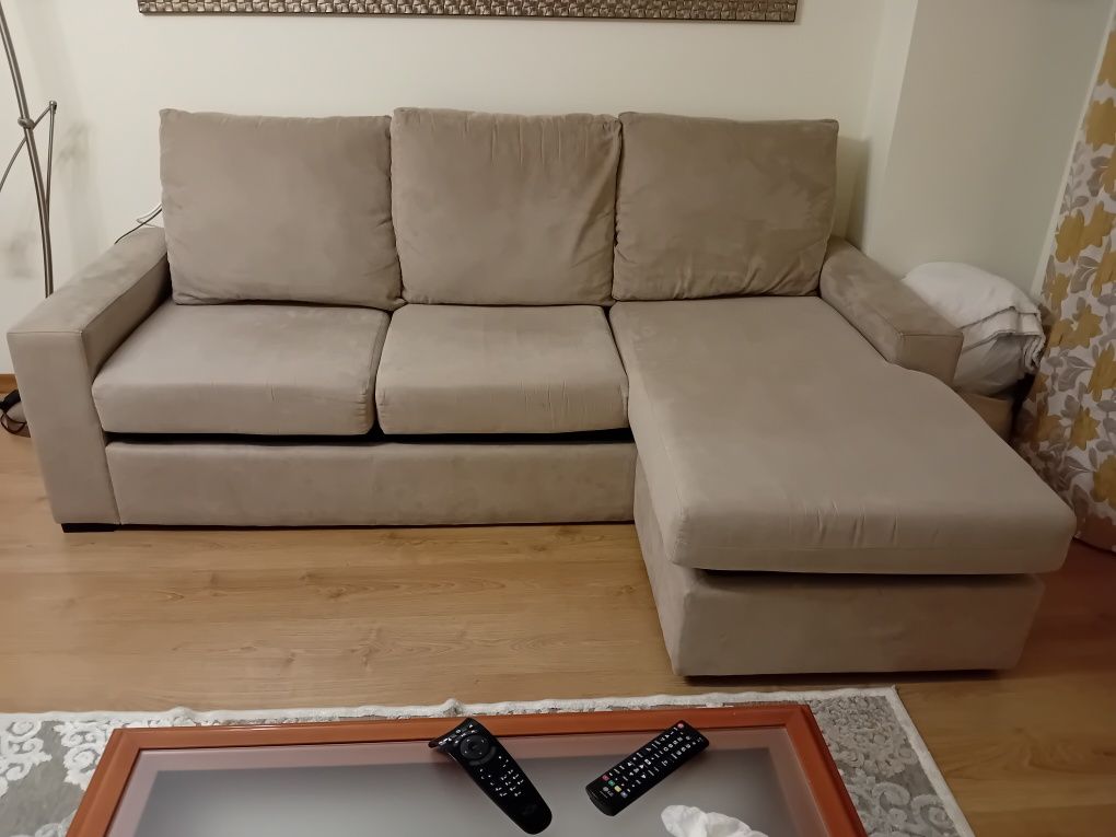 Sofá chaise longue.