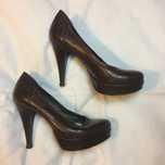 Sapatos de salto alto