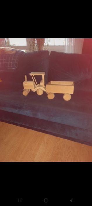 Traktor z przyczepą drewniany