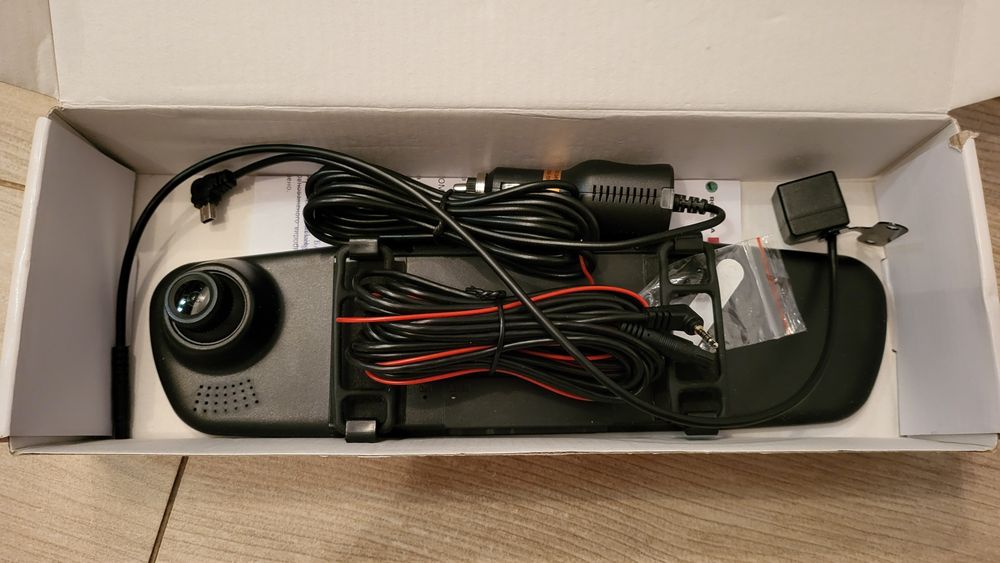 Відеореєстратор з камерою заднього виду