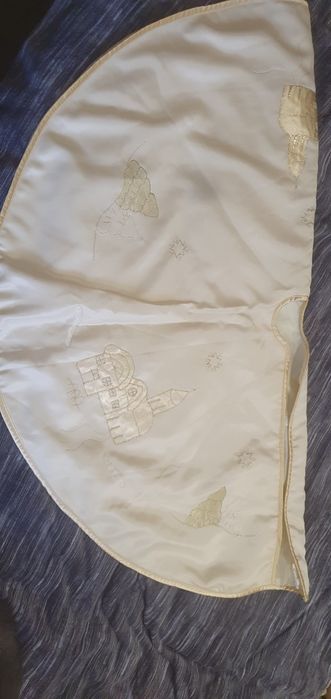 Святкова  новорічна сеатертина- коло, навколо стовбура, ялинки