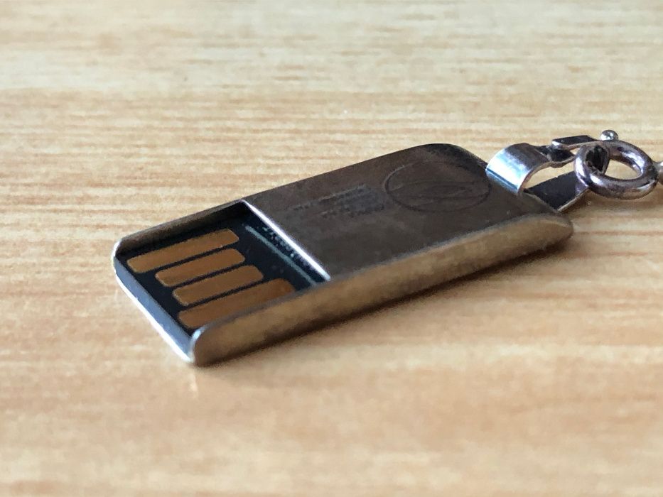 Elegancki mini pendrive / pamięć USB / zawieszka, 4 GB