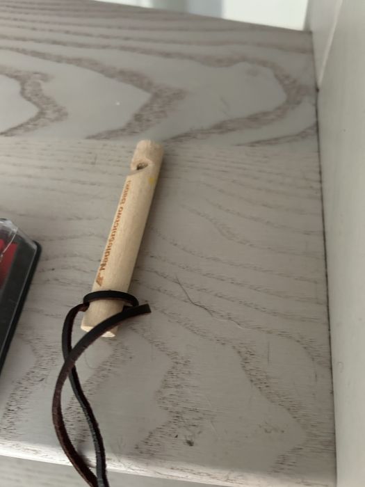 Gwizdek dreeniny na rzemyku