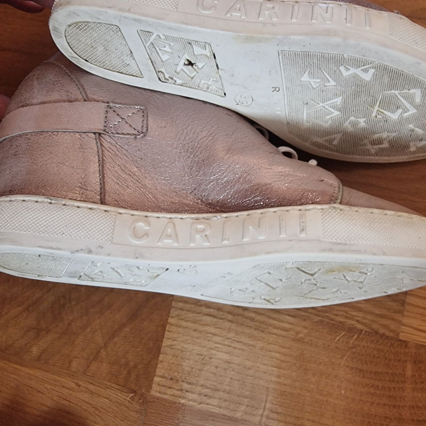 Botki sneakersy Carinii 39 /ukryty koturn/ skórzane