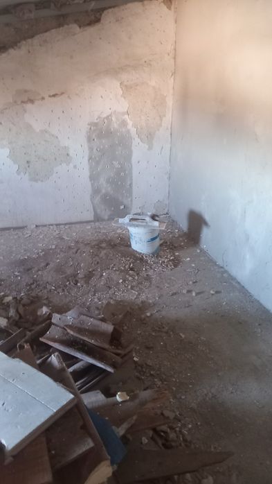 Sou oficial  do capotu e barramento, e estuqui pintura,e entrego obras