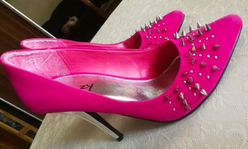 NOWE Szpilki różowe fuksja kolce ćwieki srebrne czółenka buty pink