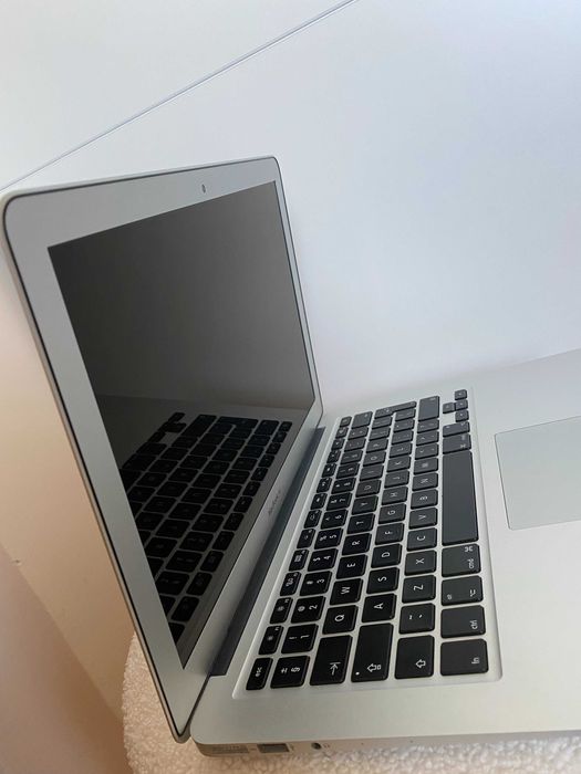 Apple Macbook Air 2017 13 cali 8 GB
