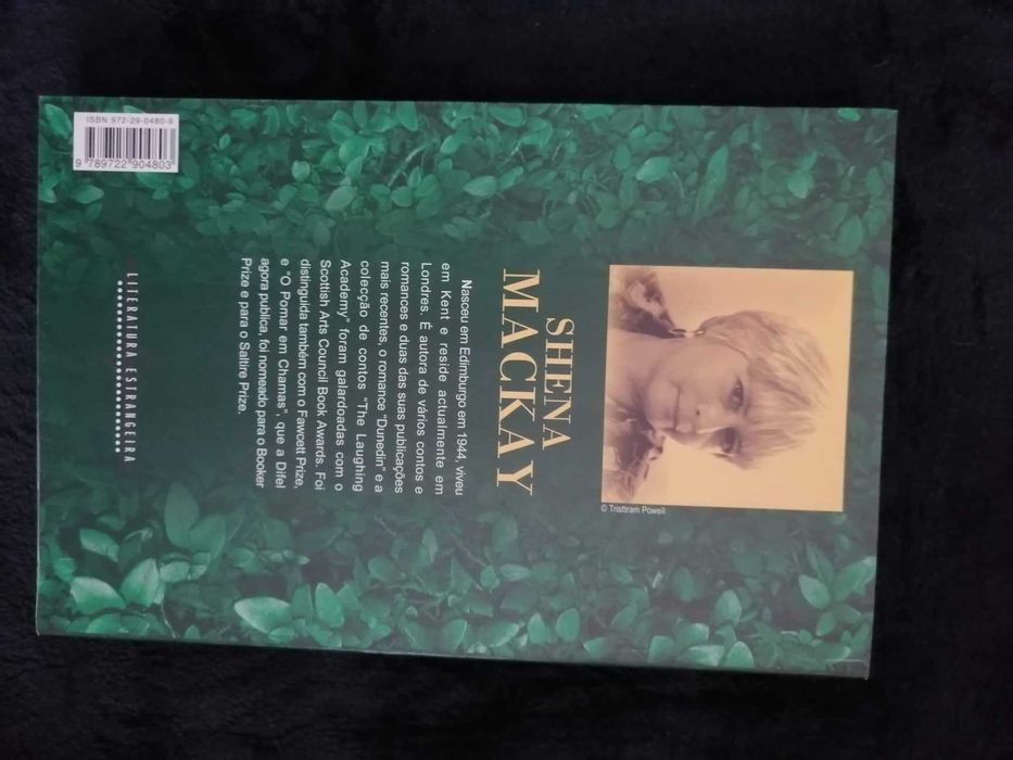 Livro "O pomar em chamas" de Shena Mackay