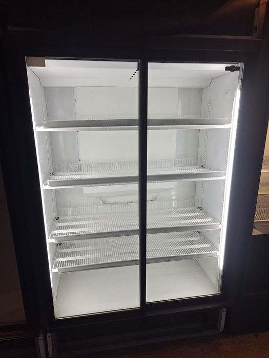 Холодильний шкаф, вітрина без компрессора