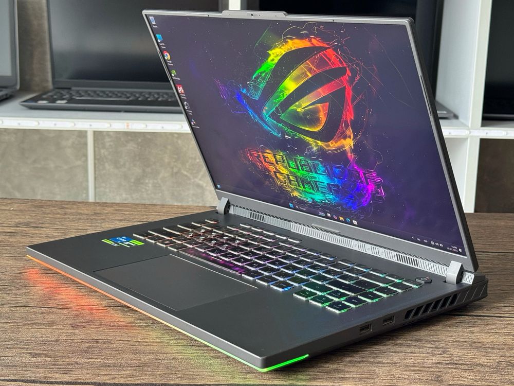 Asus Rog Strix G16/2K/240Hz/i5-13450HX/32GB DDR5/512GB SSD/RTX 4050