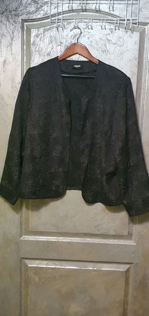 Czarna marynarka/ narzutka rozm 48/50