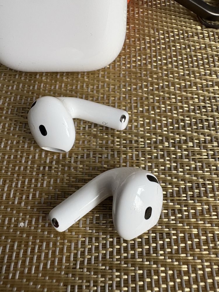 Apple airpods 4 (версія без шумодаву)